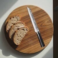 Sumisu Knives Pankiri Black auf Schneidebrett