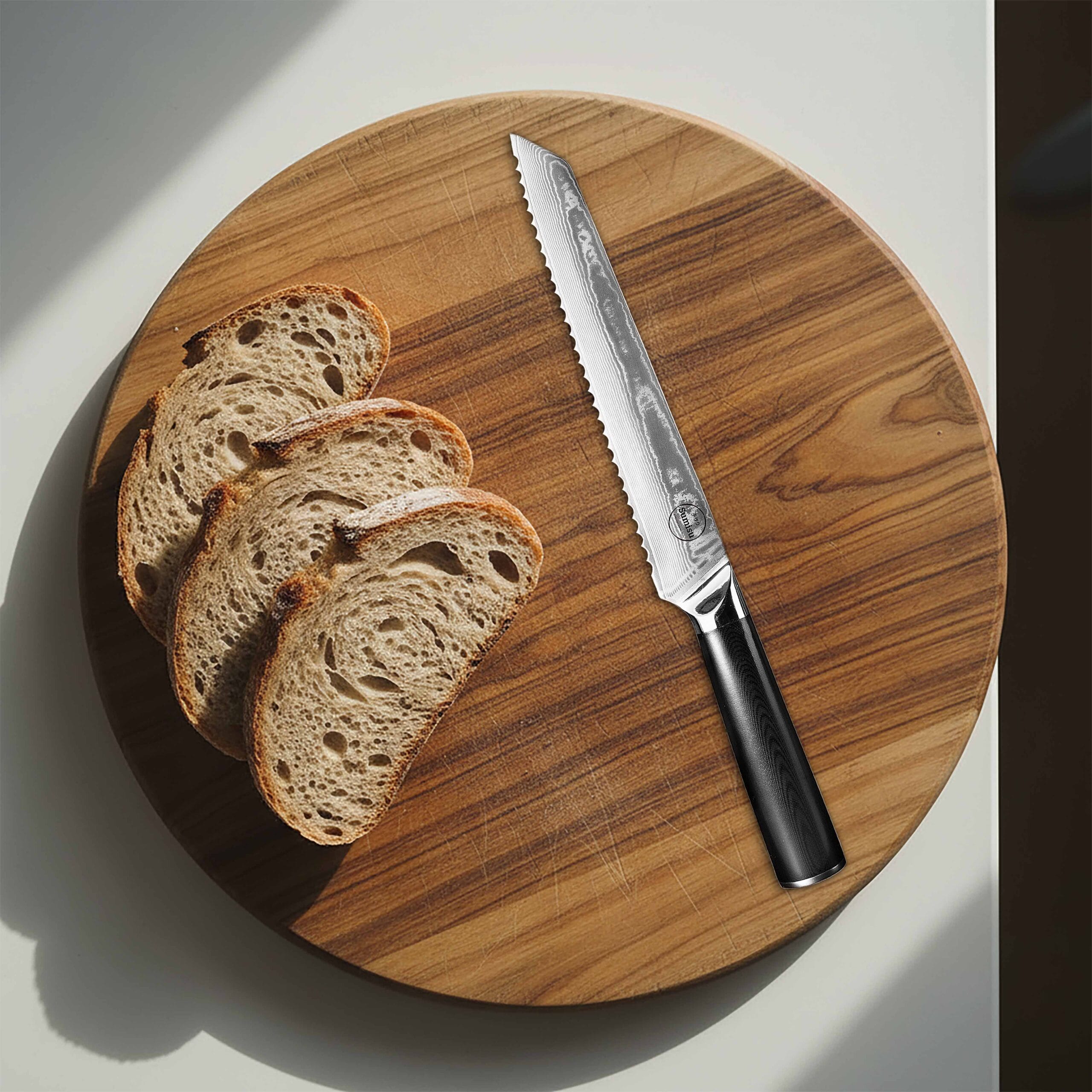 Sumisu Knives Pankiri Black auf Schneidebrett